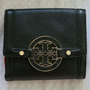 NWT Brand New Tory Burch Amanda Double Snap Wallet